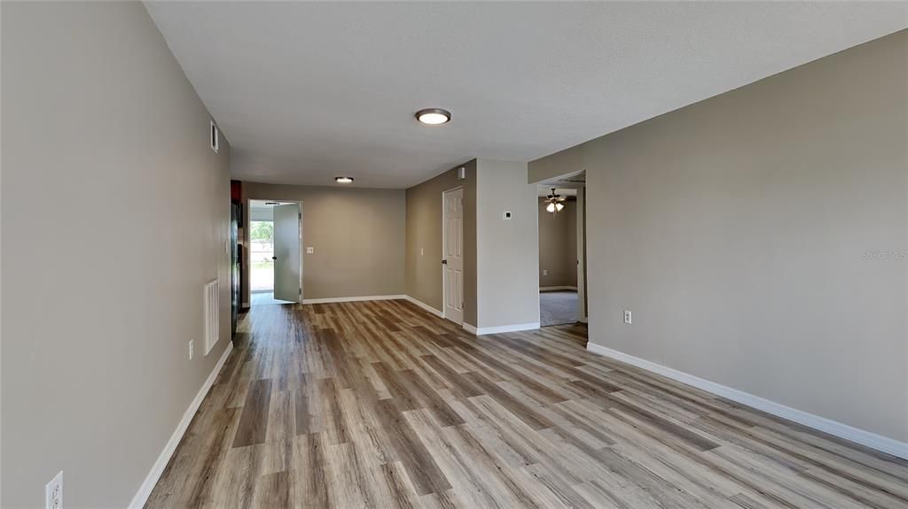 For Sale: $279,900 (3 beds, 1 baths, 1276 Square Feet)