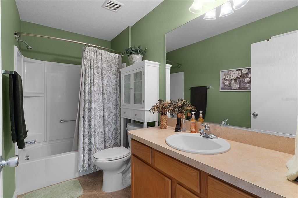 For Sale: $324,900 (2 beds, 2 baths, 1100 Square Feet)