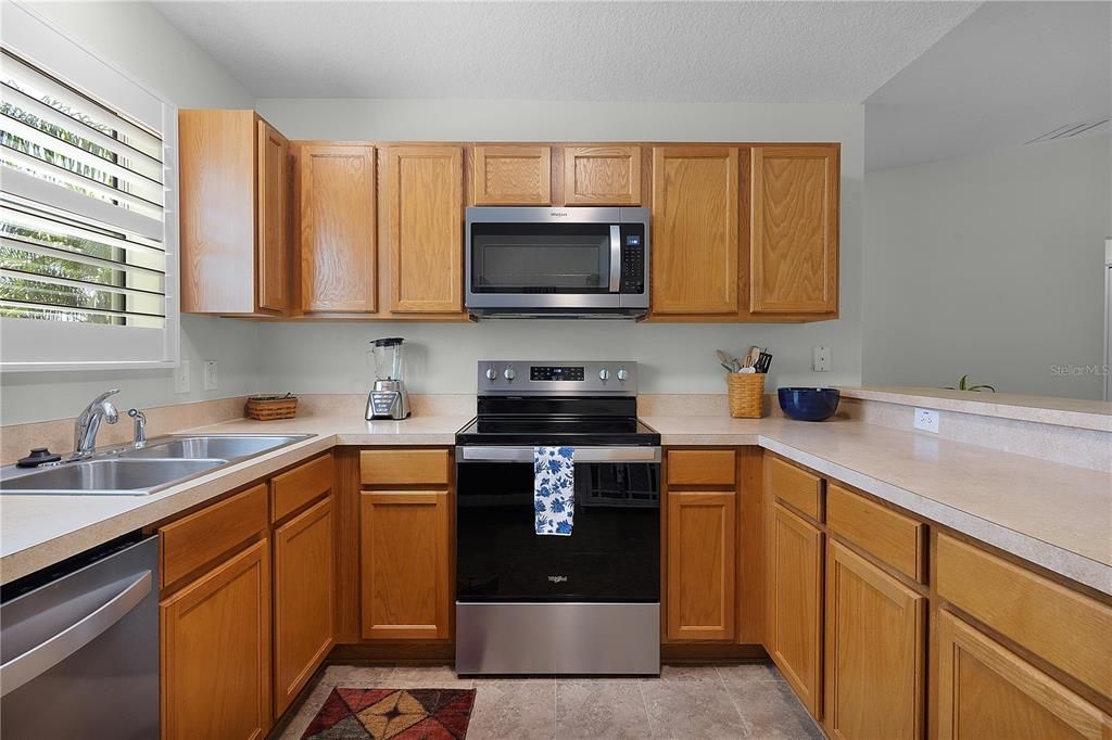 For Sale: $324,900 (2 beds, 2 baths, 1100 Square Feet)