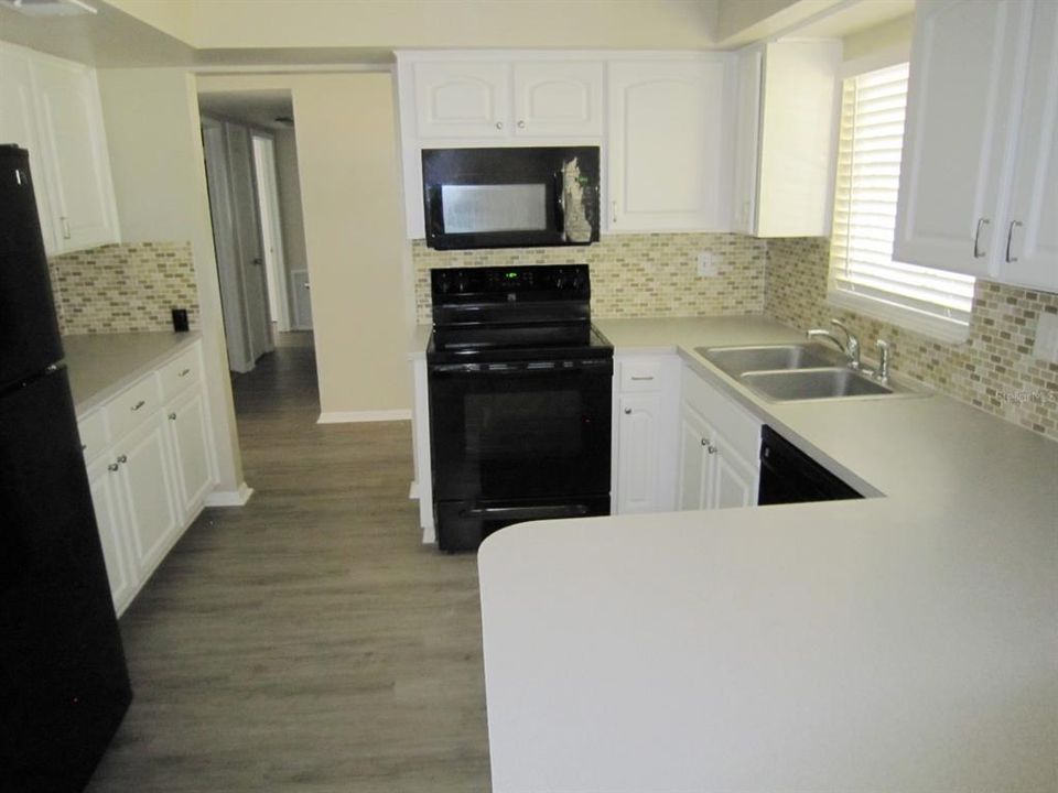 Active With Contract: $369,900 (3 beds, 2 baths, 1488 Square Feet)