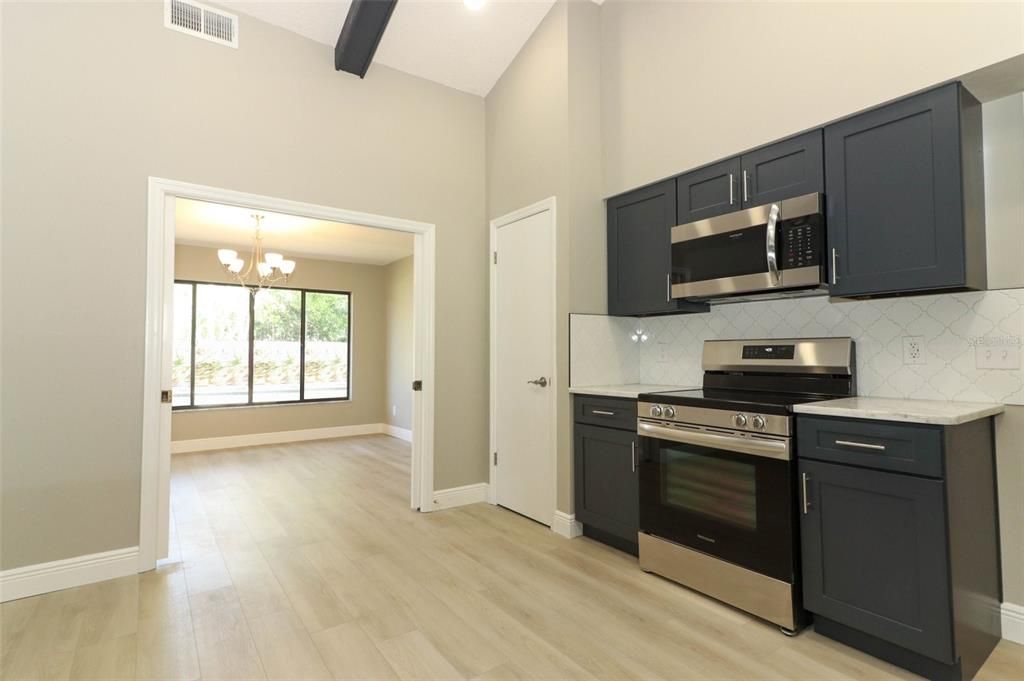 Active With Contract: $524,900 (4 beds, 2 baths, 2495 Square Feet)