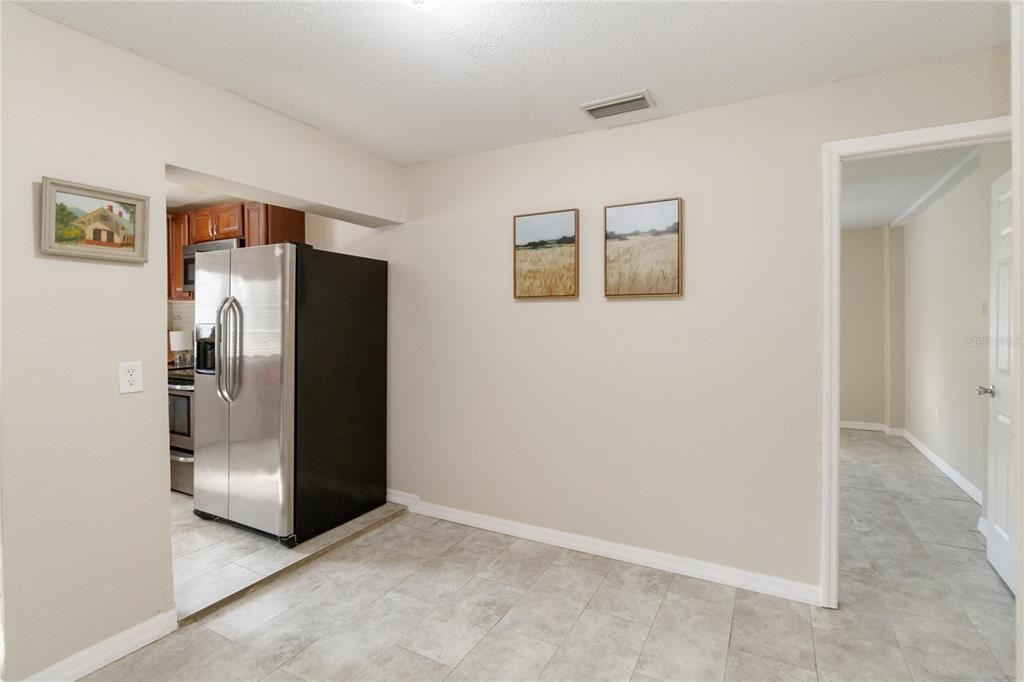 Active With Contract: $345,000 (2 beds, 1 baths, 955 Square Feet)