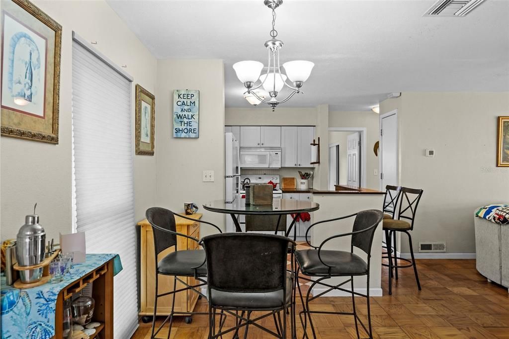 Active With Contract: $309,000 (2 beds, 1 baths, 1013 Square Feet)