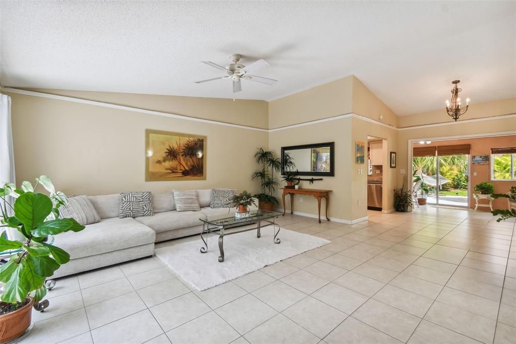 For Sale: $339,900 (2 beds, 2 baths, 1349 Square Feet)
