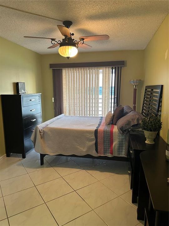For Sale: $152,000 (2 beds, 1 baths, 861 Square Feet)