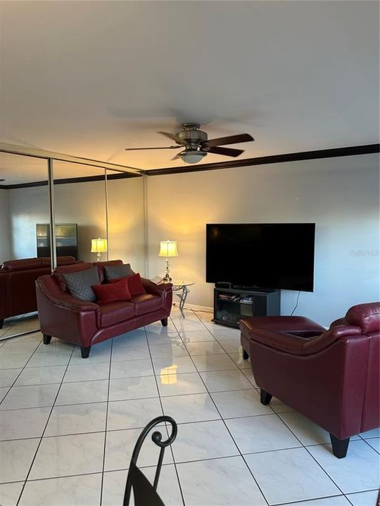 Active With Contract: $152,000 (2 beds, 1 baths, 861 Square Feet)