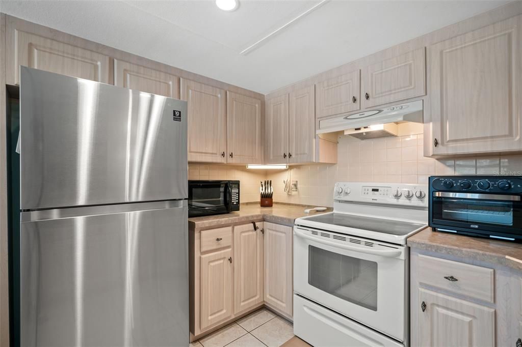 Active With Contract: $329,000 (3 beds, 2 baths, 1738 Square Feet)