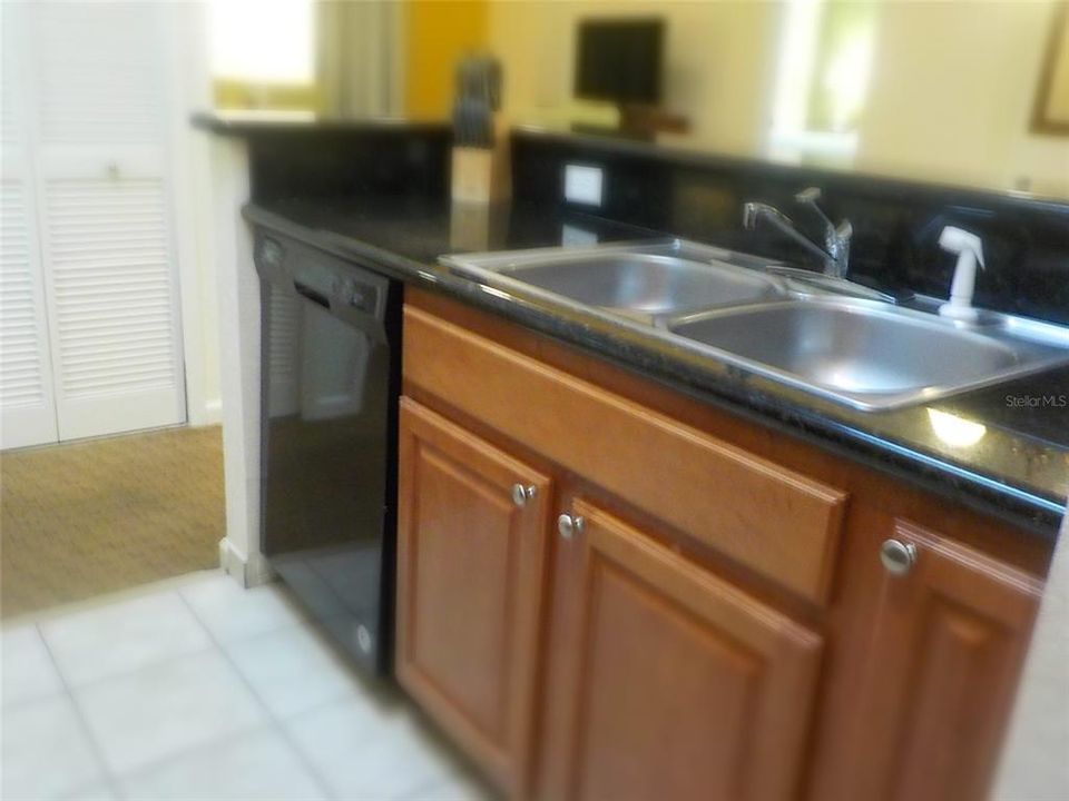 For Sale: $180,000 (2 beds, 2 baths, 1060 Square Feet)