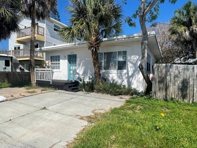 For Rent: $2,600 (2 beds, 1 baths, 1689 Square Feet)