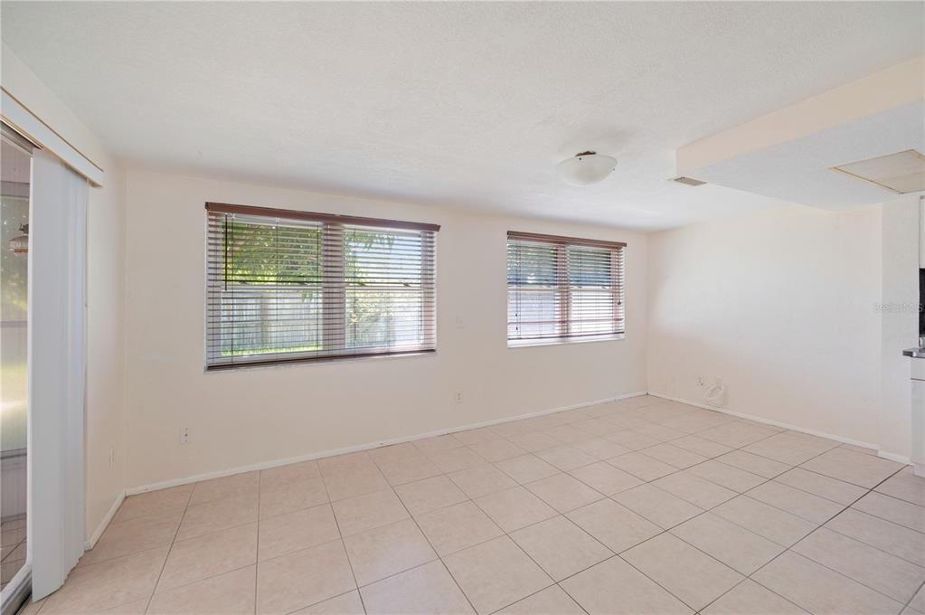 For Sale: $224,900 (2 beds, 2 baths, 1238 Square Feet)