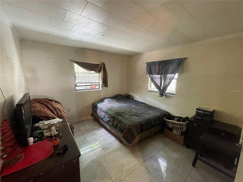 For Sale: $150,000 (2 beds, 1 baths, 951 Square Feet)