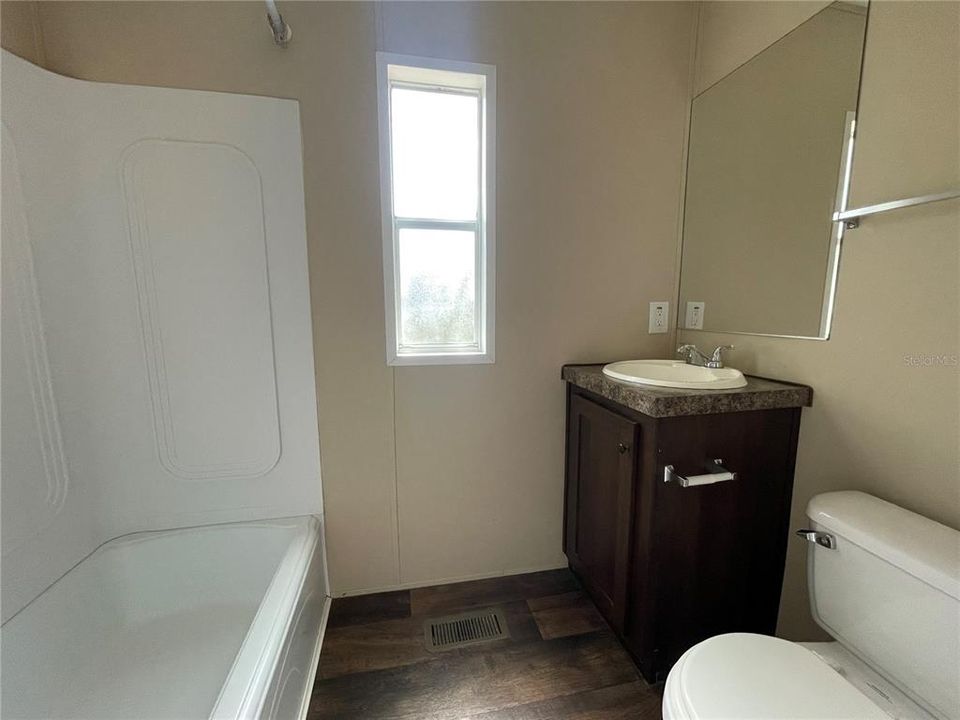 For Rent: $1,300 (2 beds, 2 baths, 728 Square Feet)