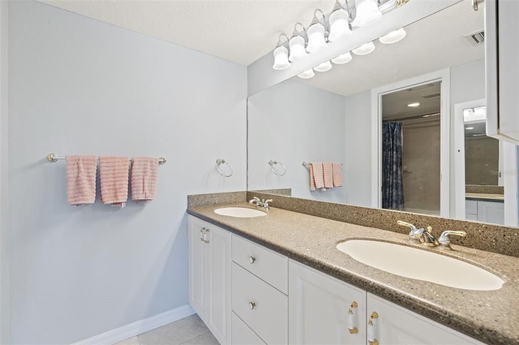 For Sale: $369,000 (2 beds, 2 baths, 1272 Square Feet)
