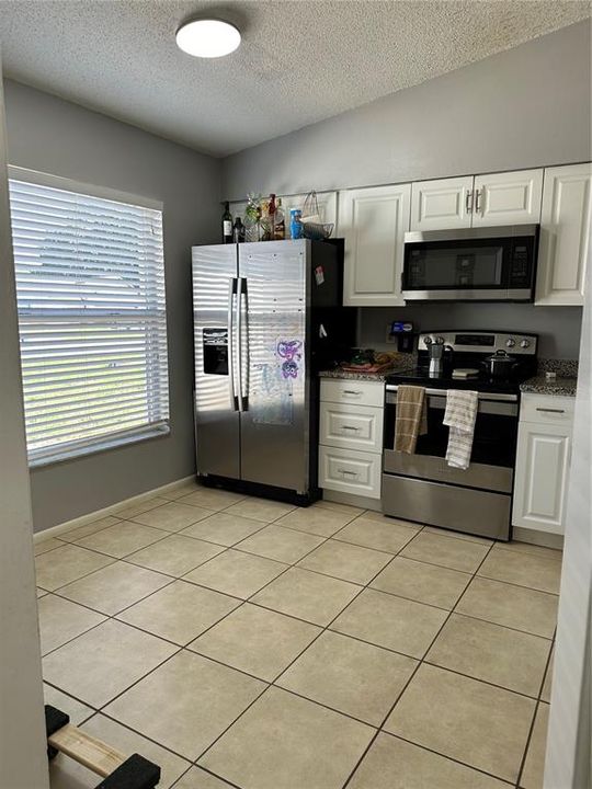 For Rent: $2,300 (3 beds, 2 baths, 1218 Square Feet)