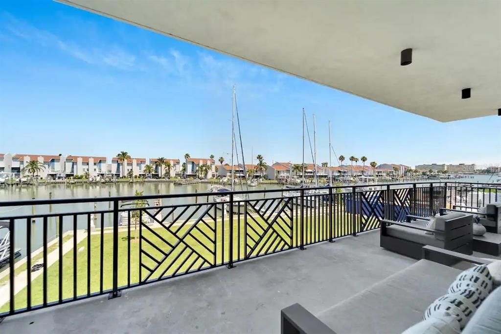For Sale: $1,135,000 (3 beds, 2 baths, 1685 Square Feet)