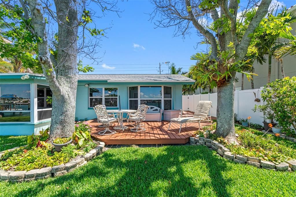 Active With Contract: $1,250,000 (4 beds, 2 baths, 1927 Square Feet)