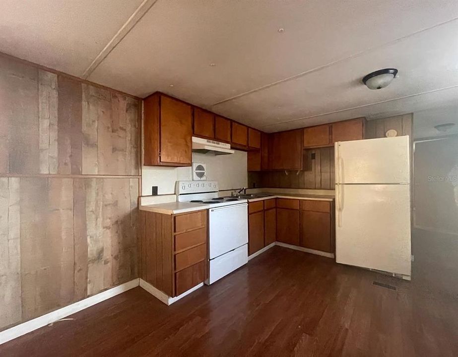 For Rent: $1,150 (2 beds, 1 baths, 800 Square Feet)