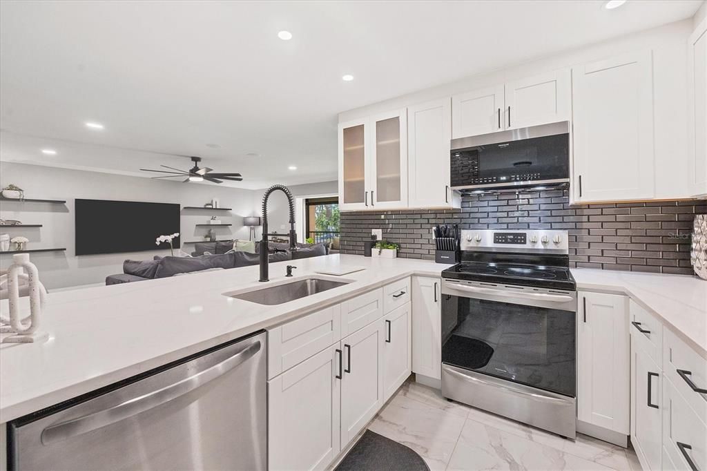 For Sale: $389,000 (2 beds, 2 baths, 1239 Square Feet)
