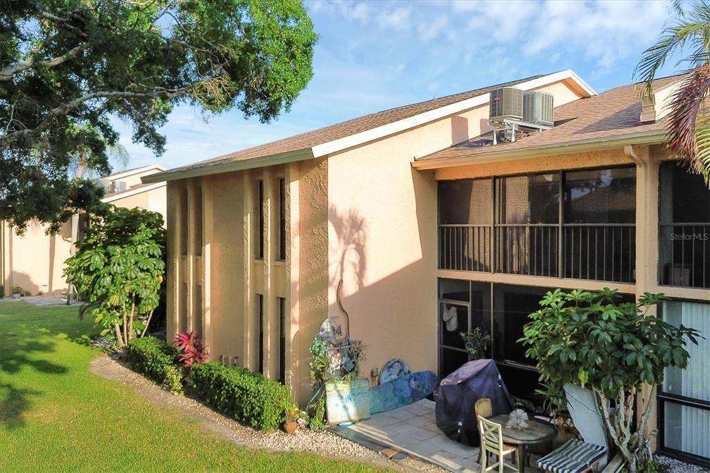 For Sale: $389,000 (2 beds, 2 baths, 1239 Square Feet)