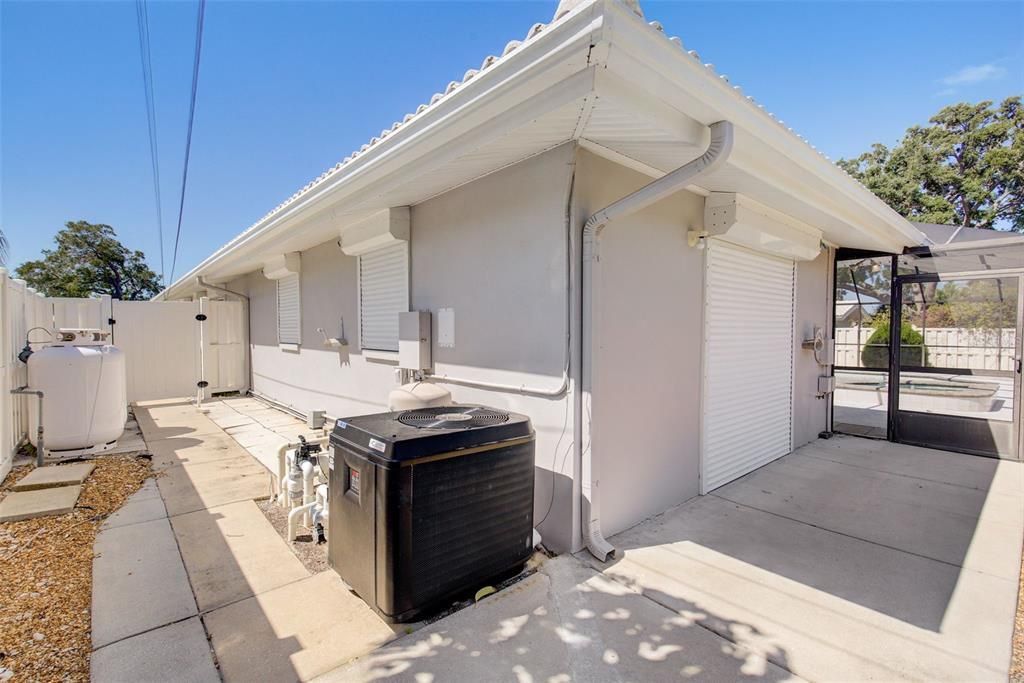 Active With Contract: $679,900 (3 beds, 2 baths, 2605 Square Feet)