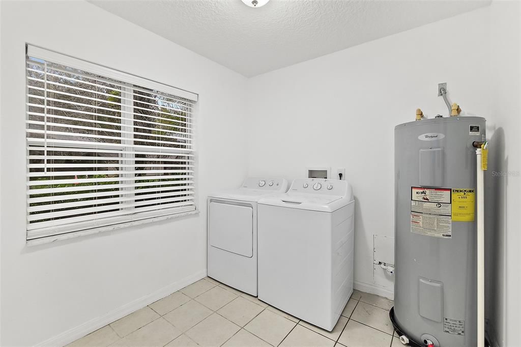 For Sale: $239,000 (3 beds, 2 baths, 1324 Square Feet)