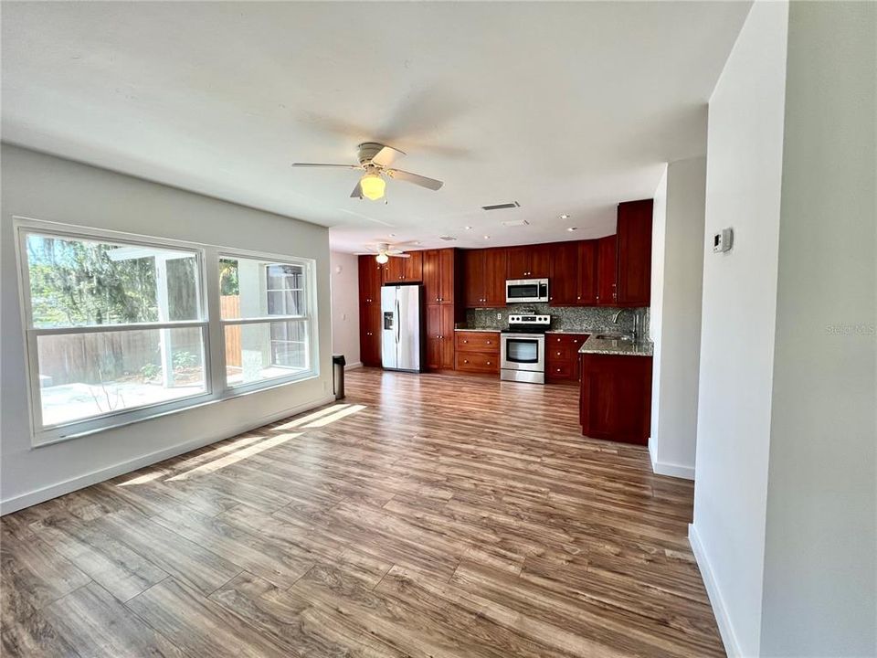 Active With Contract: $254,900 (3 beds, 2 baths, 1160 Square Feet)