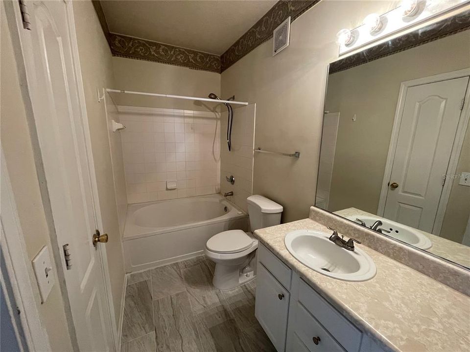 For Sale: $184,900 (1 beds, 1 baths, 951 Square Feet)