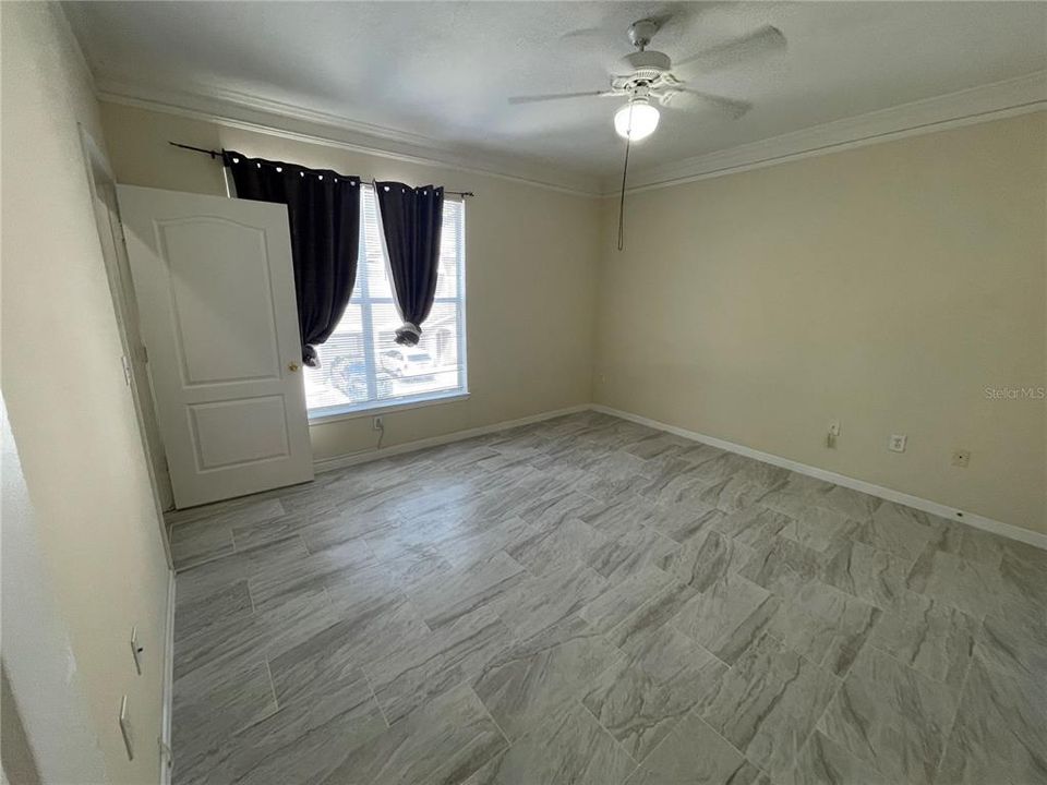 For Sale: $189,900 (1 beds, 1 baths, 951 Square Feet)