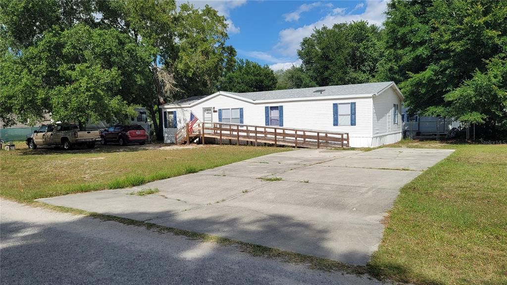 Active With Contract: $210,000 (3 beds, 2 baths, 1512 Square Feet)