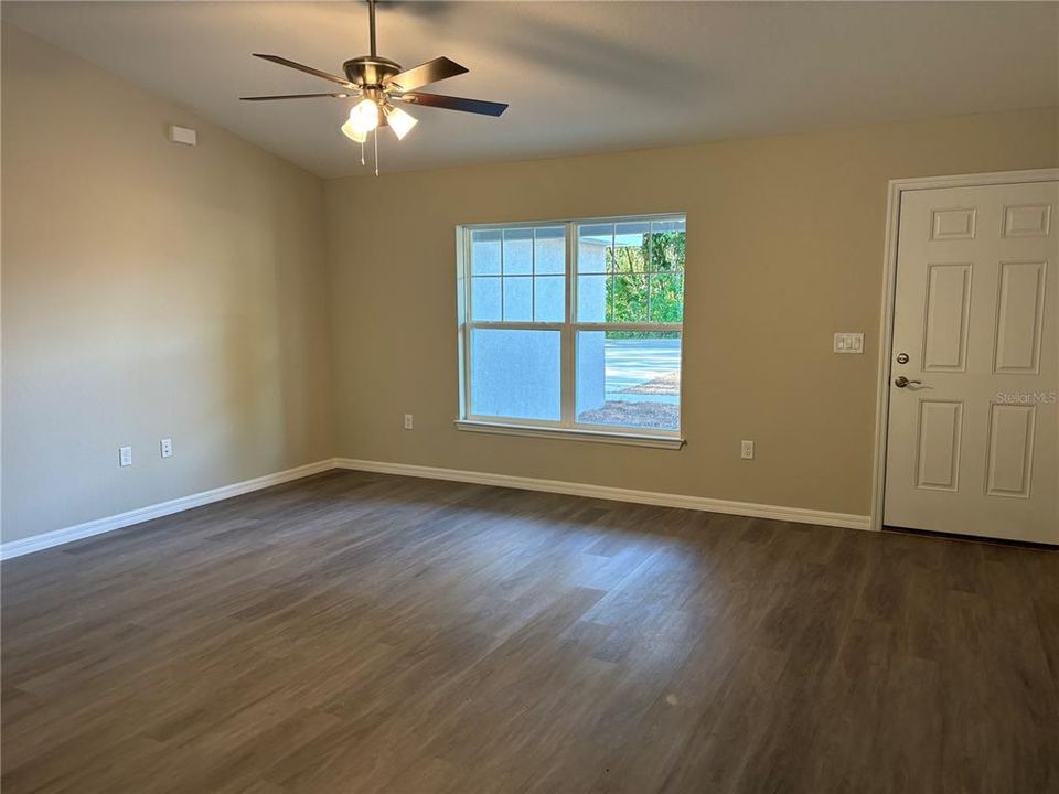 For Rent: $2,425 (3 beds, 2 baths, 1557 Square Feet)
