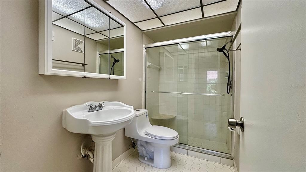出租: $1,900 (2 贝兹, 2 浴室, 1119 平方英尺)