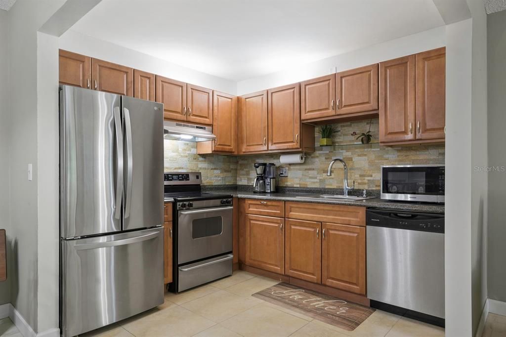For Sale: $245,000 (2 beds, 2 baths, 1068 Square Feet)
