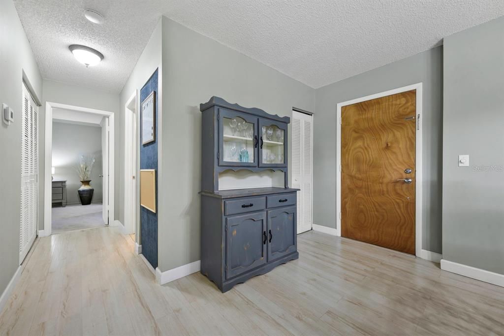For Sale: $245,000 (2 beds, 2 baths, 1068 Square Feet)