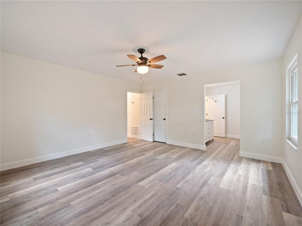 Active With Contract: $416,000 (3 beds, 2 baths, 1860 Square Feet)
