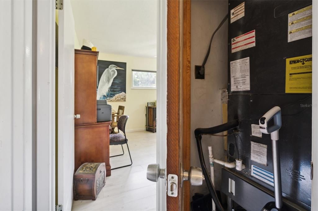 For Sale: $447,800 (3 beds, 2 baths, 1581 Square Feet)