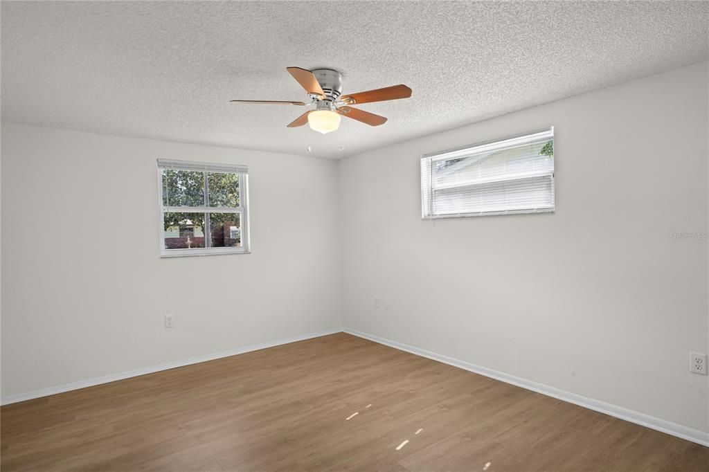 Active With Contract: $249,900 (3 beds, 2 baths, 1452 Square Feet)