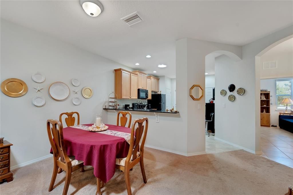 For Sale: $315,000 (2 beds, 2 baths, 1461 Square Feet)