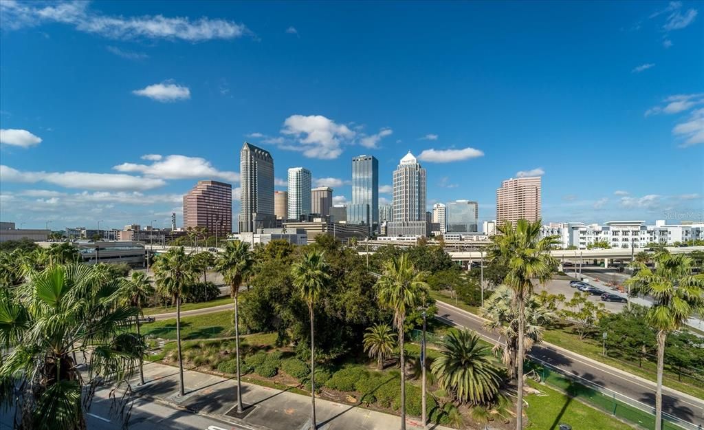 Active With Contract: $1,300,000 (4 beds, 2 baths, 2646 Square Feet)