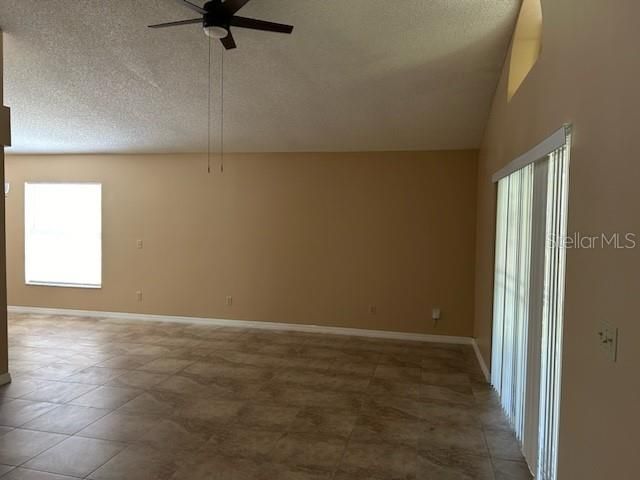 For Rent: $2,500 (3 beds, 2 baths, 1370 Square Feet)