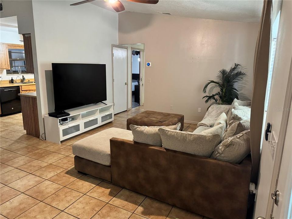 For Sale: $280,000 (3 beds, 2 baths, 1380 Square Feet)