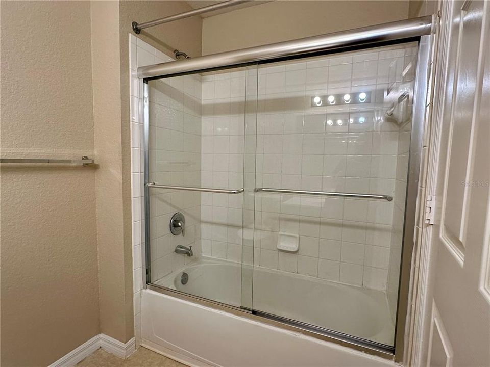 Под контрактом: $1,900 (3 спален, 2 ванн, 1296 Квадратных фут)