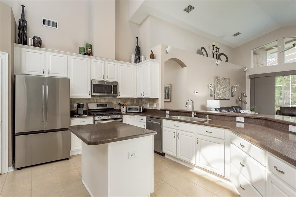 Active With Contract: $639,900 (4 beds, 3 baths, 2662 Square Feet)