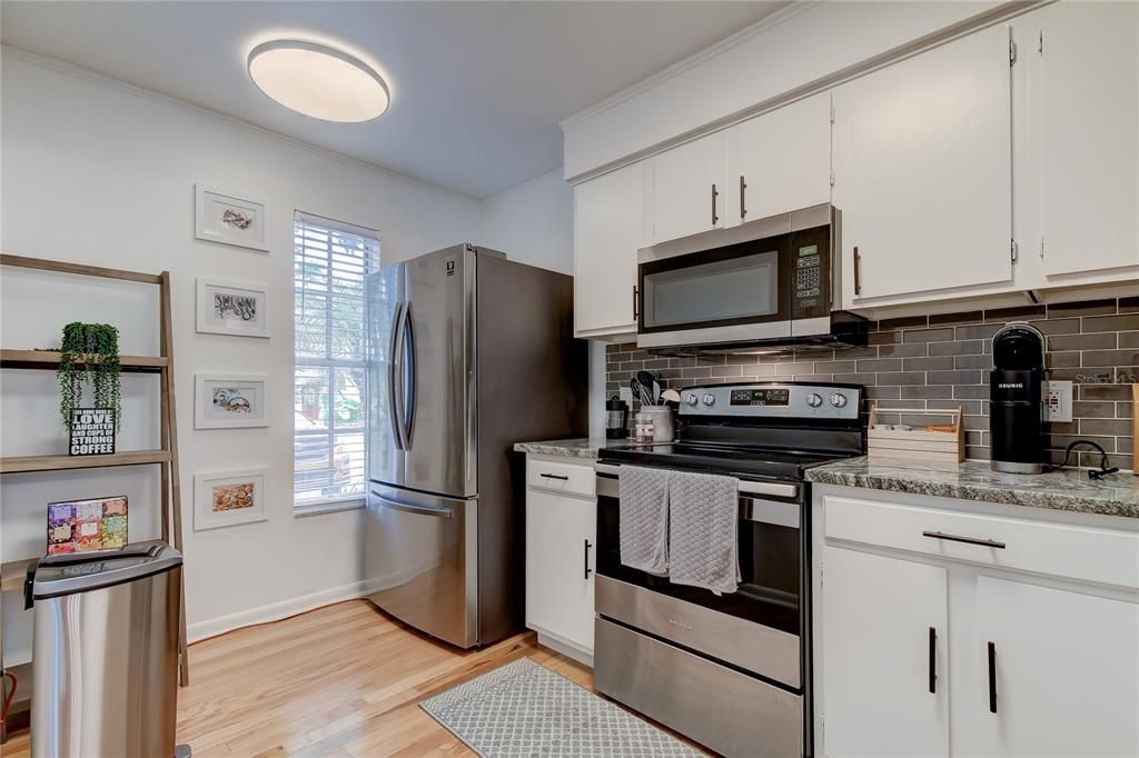 For Sale: $249,900 (2 beds, 2 baths, 1110 Square Feet)