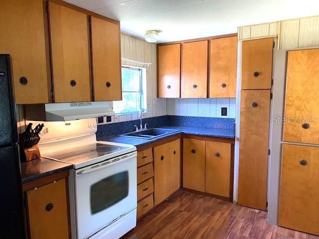 For Sale: $79,000 (2 beds, 2 baths, 920 Square Feet)