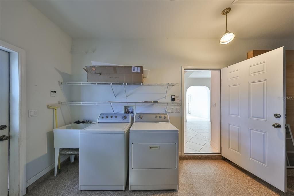 For Rent: $3,200 (2 beds, 2 baths, 2060 Square Feet)