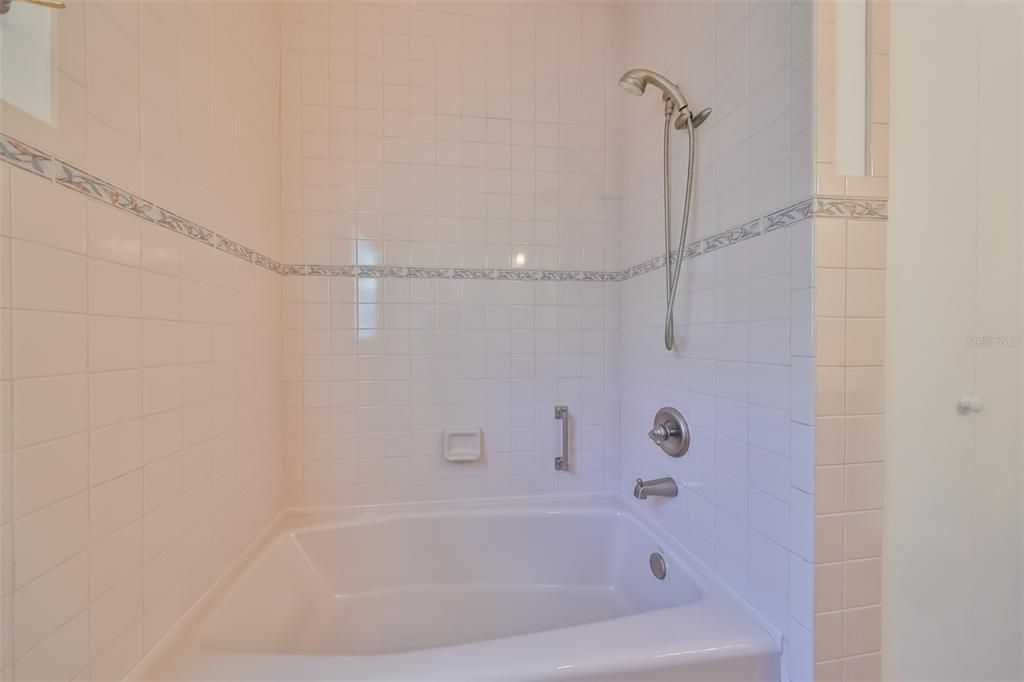 最近租的: $3,200 (2 贝兹, 2 浴室, 2060 平方英尺)