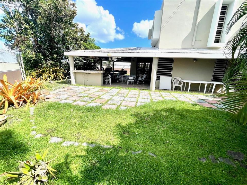 En Venta: $995,000 (5 camas, 3 baños, 4129 Pies cuadrados)