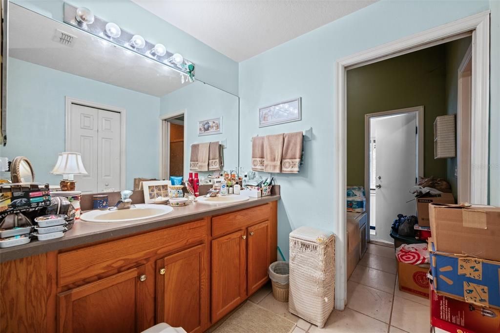 Active With Contract: $330,000 (3 beds, 2 baths, 1328 Square Feet)