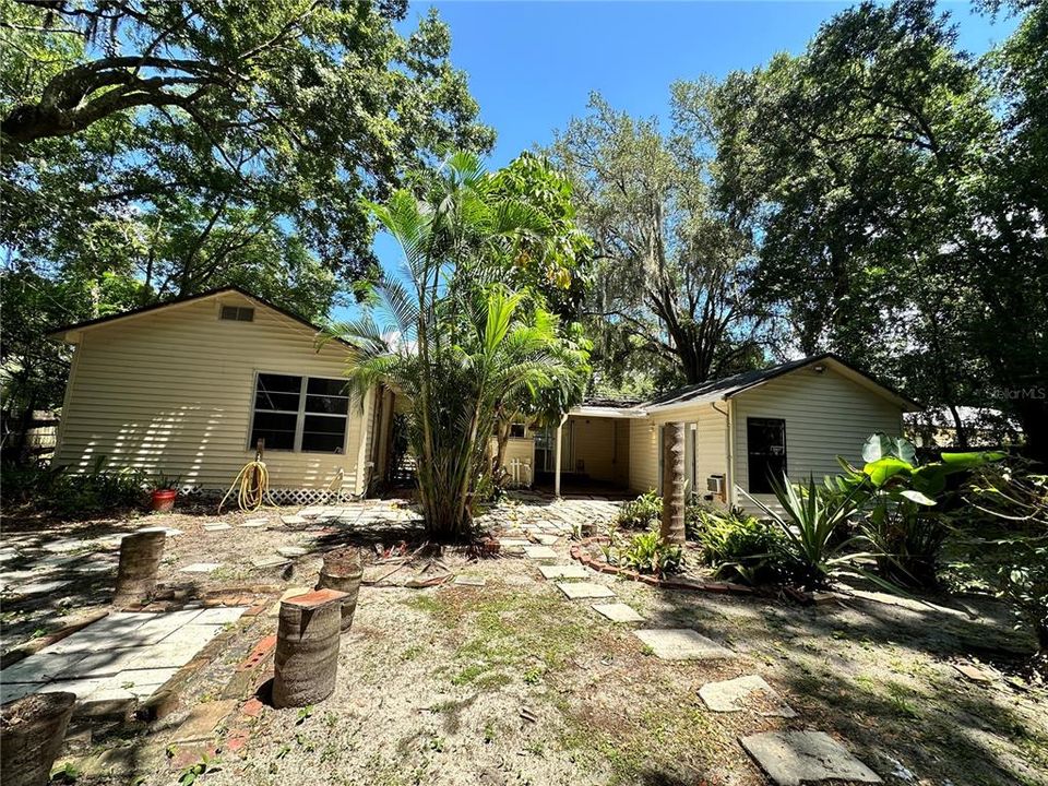 Active With Contract: $368,900 (3 beds, 2 baths, 1555 Square Feet)