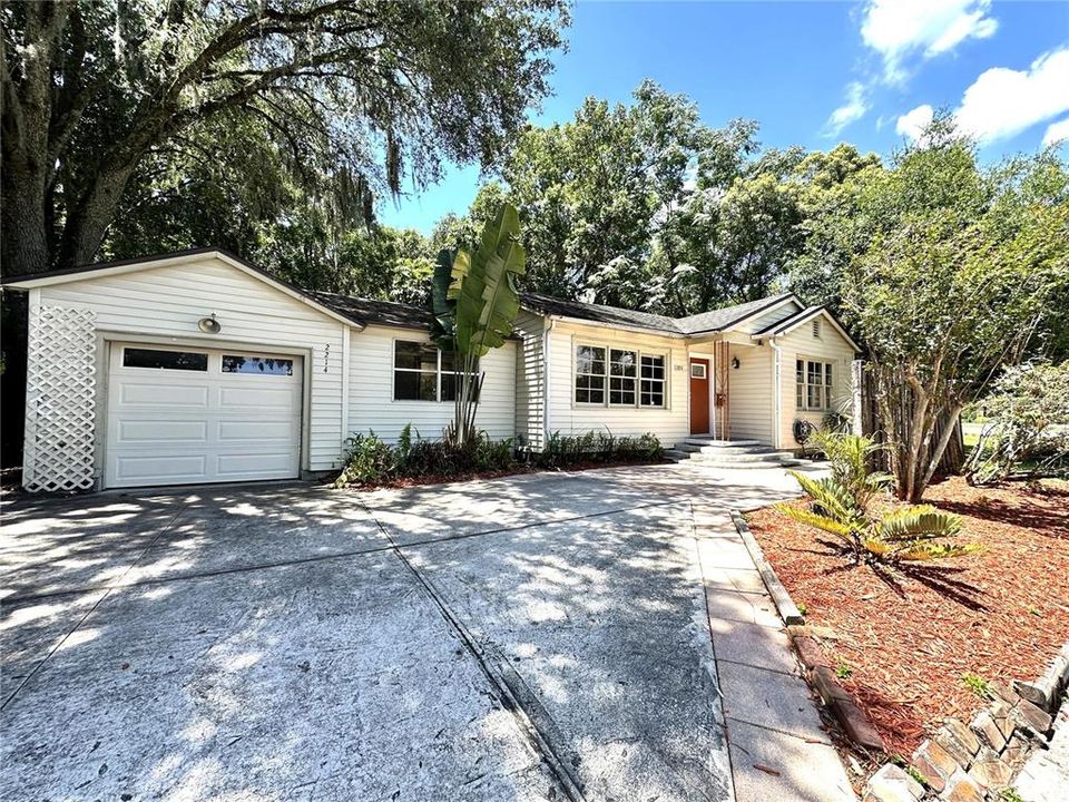 Active With Contract: $368,900 (3 beds, 2 baths, 1555 Square Feet)